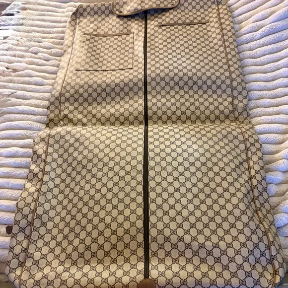 Vintage Gucci GG Supreme Canvas Garment Bag with Signature Red and Green Stripe. - Picture 6 of 16